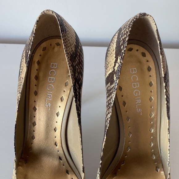 BCBG Girls Pointed Toe Python Heels Size 6.5 - Picture 4 of 10